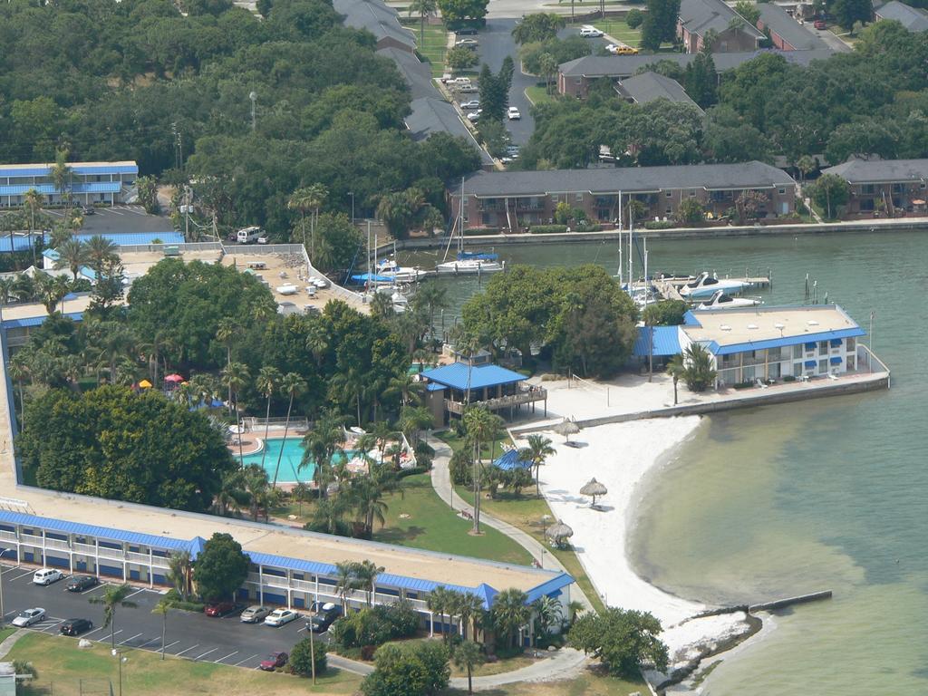 Magnuson Hotel Marina Cove Sint-Petersburg Buitenkant foto