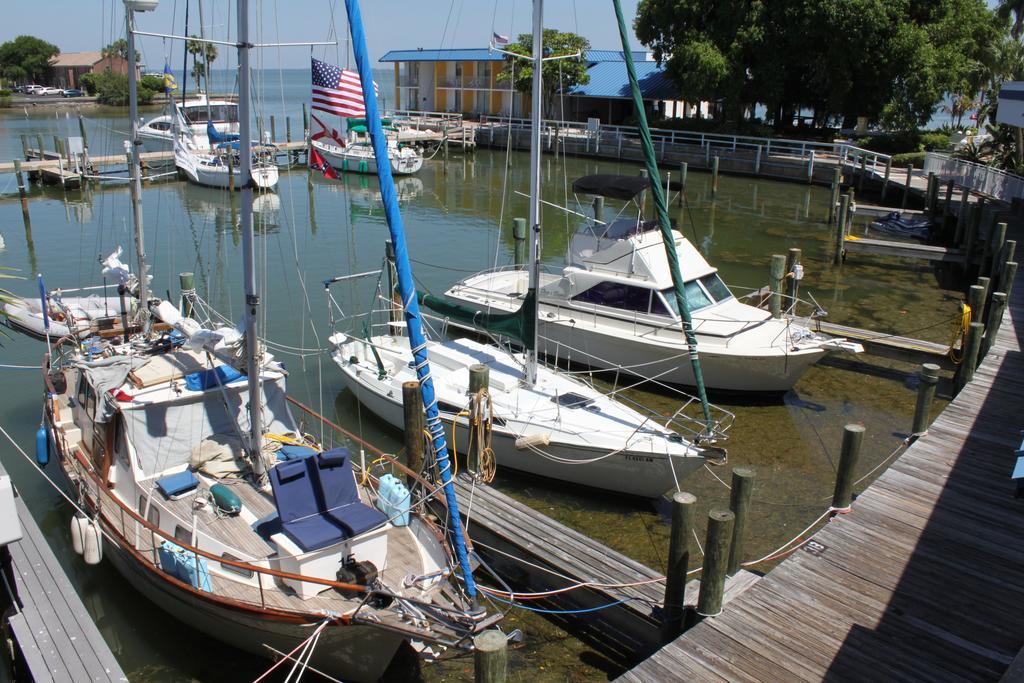 Magnuson Hotel Marina Cove Sint-Petersburg Buitenkant foto