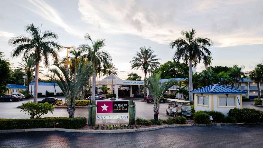 Magnuson Hotel Marina Cove Sint-Petersburg Buitenkant foto